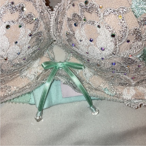 Victoria’s Secret Lace Bra - Picture 6 of 9